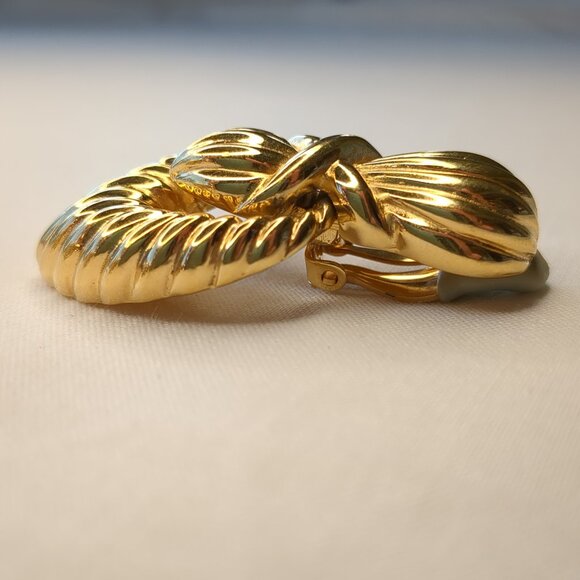 Ciner Door Knocker Gold-Tone Vintage Clip-On Earrings - Picture 3 of 7